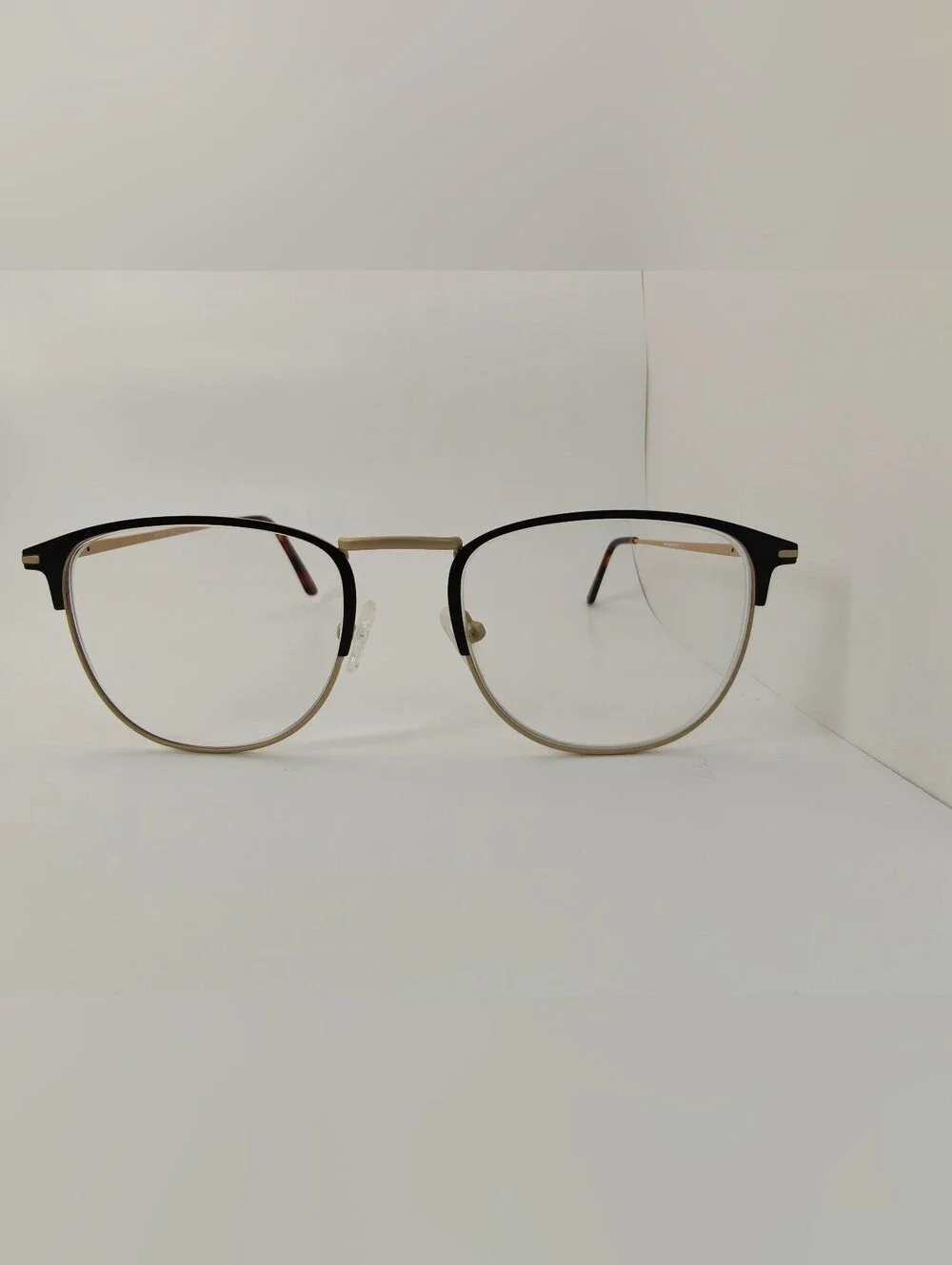 Poppy. Classic Two-Tone Round Metal Eyeglasses - Black & Mauve